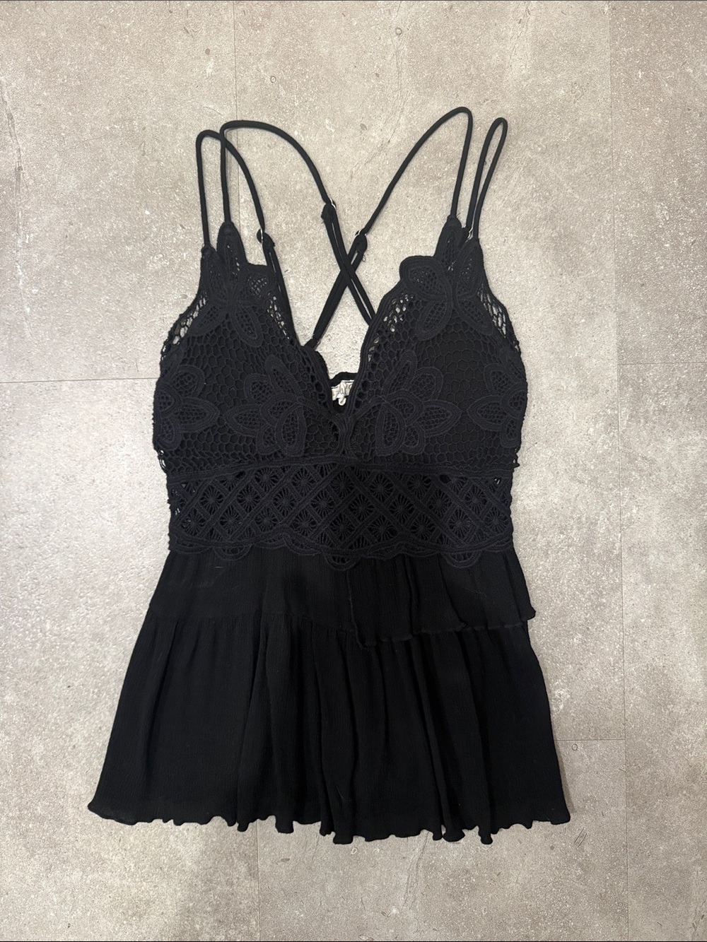 LA MIEL Black Crochet Lace Camisole with Crisscross Straps Sz M